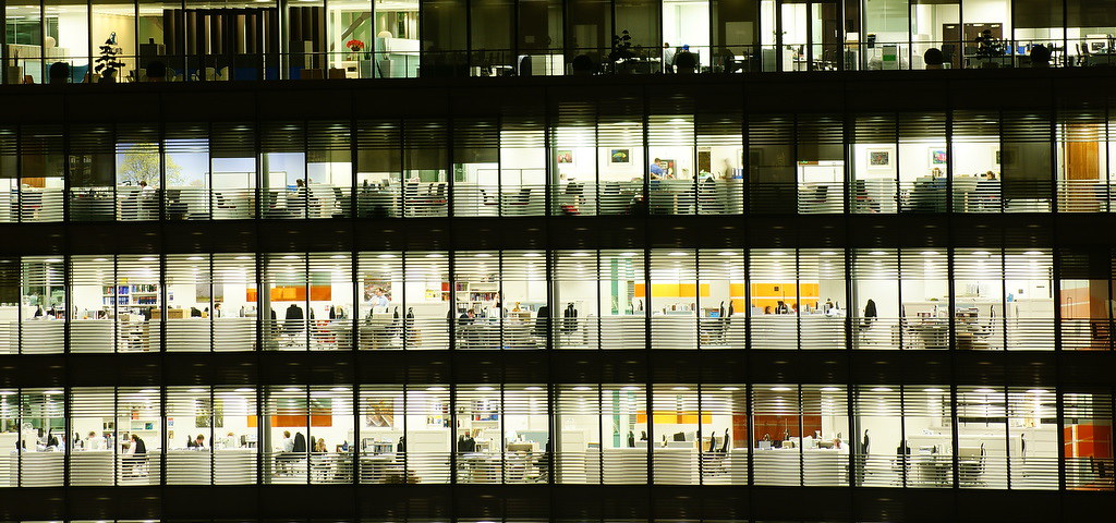 Integrating Trust and Transparency in Architectural Project Management