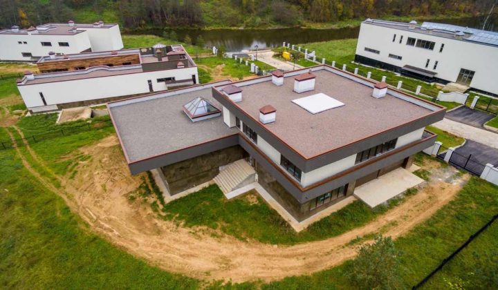 Commercial Roofing Systems: A Guide for Architects and Developers