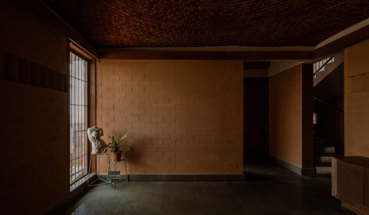 Sudhagar’s Mud House by Aagaram Architects Reinterprets Vernacular Techniques in Hosur