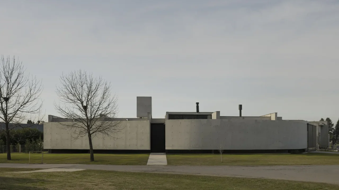 Casa Alba II: Além Arquitectura Crafts Private Retreat in Canning