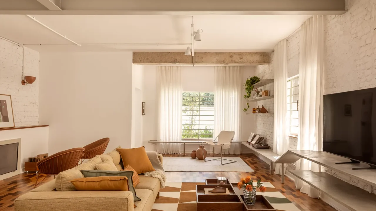 Limoeiro House by Mana Arquitetura Preserves 1940s Charm in Jardim Luzitânia