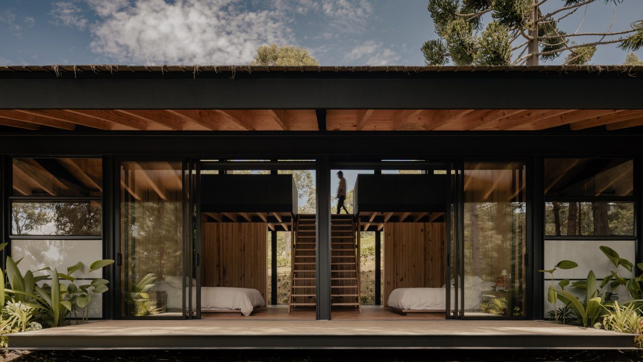 Casa na Represa: Obranegra Arquitectos designs dwelling for a variable climate near Medellín