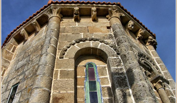 Pizarra y madera cálida definen una residencia moderna en Melbourne