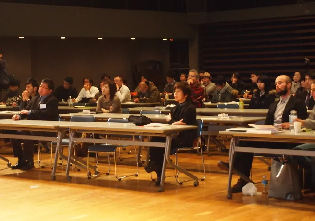 Designing for Digital Entertainment: Architecture’s Influence on Virtual Spaces