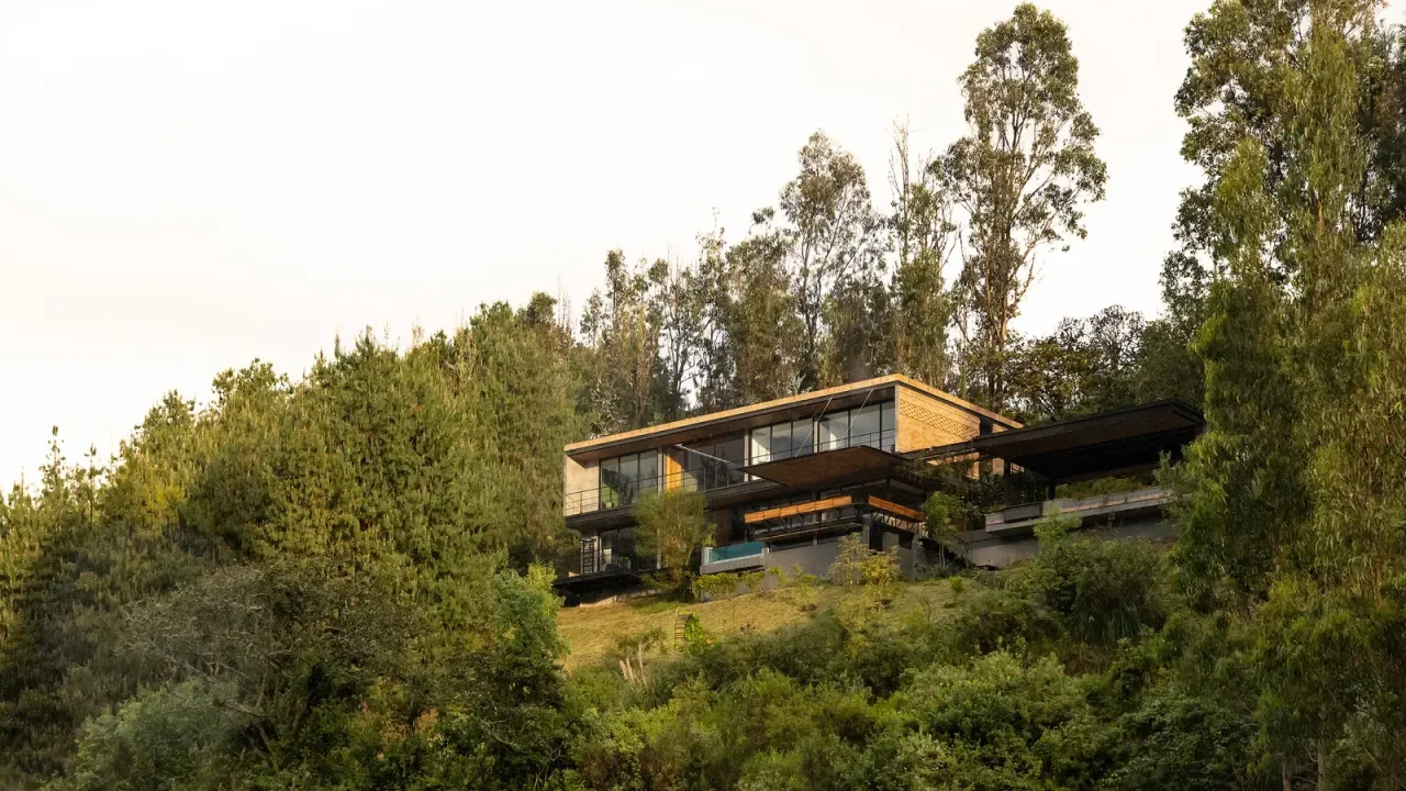 Casa 29: A Sloping Andean Residence Embraces its Natural Surroundings
