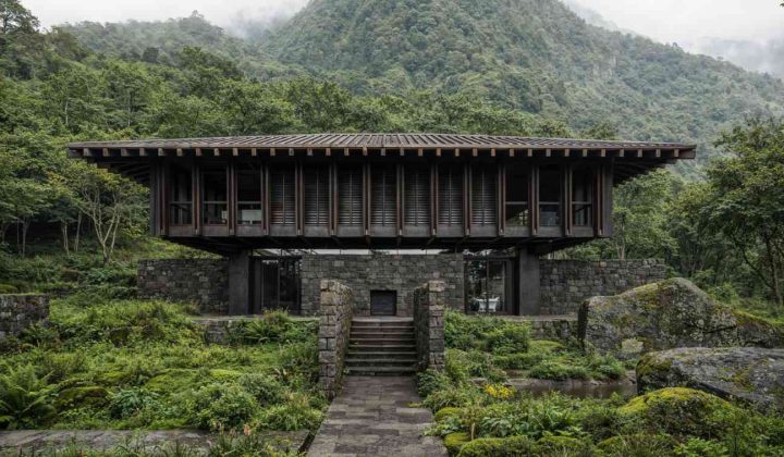 V Taller Designs a “Crafted Shelter” Harmonizing with Yakushima’s Natural Essence