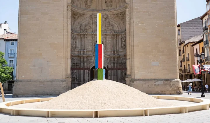 Temporary Beach Installation Transforms Logroño Square into Interactive Public Space