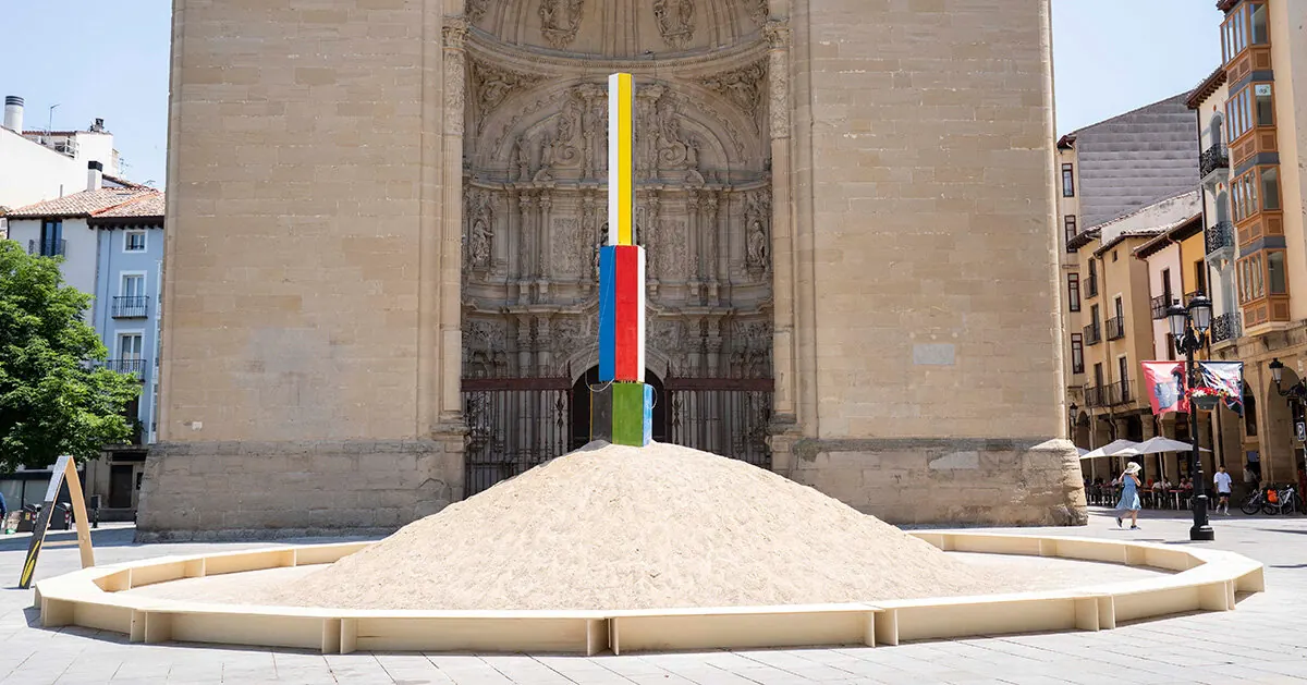 Temporary Beach Installation Transforms Logroño Square into Interactive Public Space