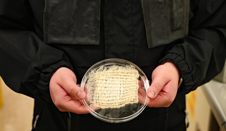 UT Austin Researchers Unveil Water-Harvesting Jacket