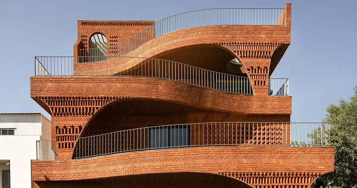 India’s ‘Anthill’ House Mimics Insect Mounds for Passive Cooling
