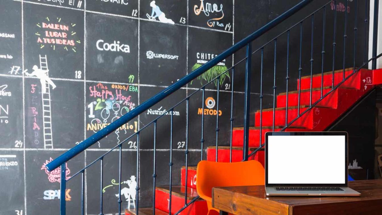 Large-Format Graphics Reshape Commercial Architecture with Enhanced Branding and Immersive Experiences