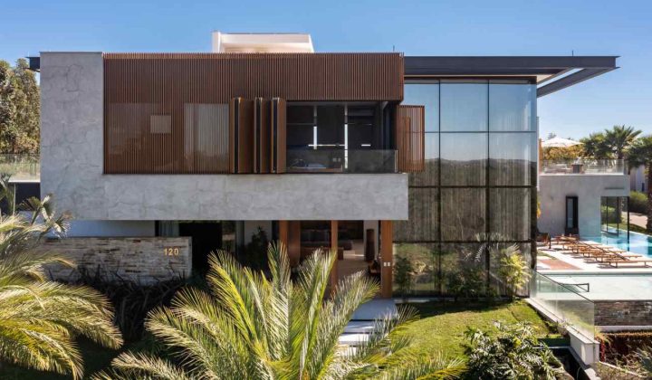 Brazilian Countryside House Embraces Slope for Enhanced Privacy and Thermal Comfort