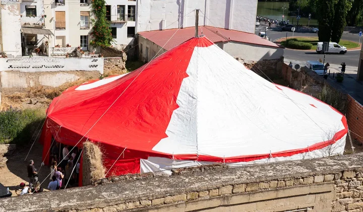 Smiljan Radić Unveils “Circo” Tent Installation for Concéntrico Festival in Spain
