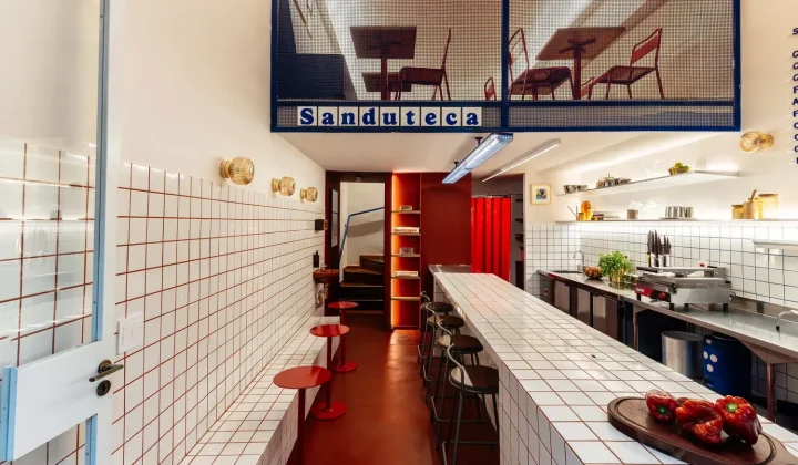 Sanduteca – Sandwich Library: A Didactic Interior by Estúdio Cajalima in São Paulo