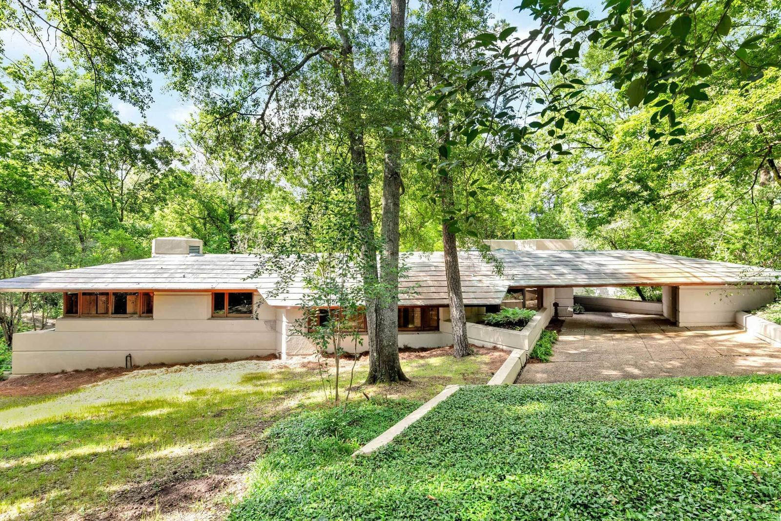 Exterior view of the Fountainhead, a home designed by Frank Lloyd Wright in Jackson, Mississippi.