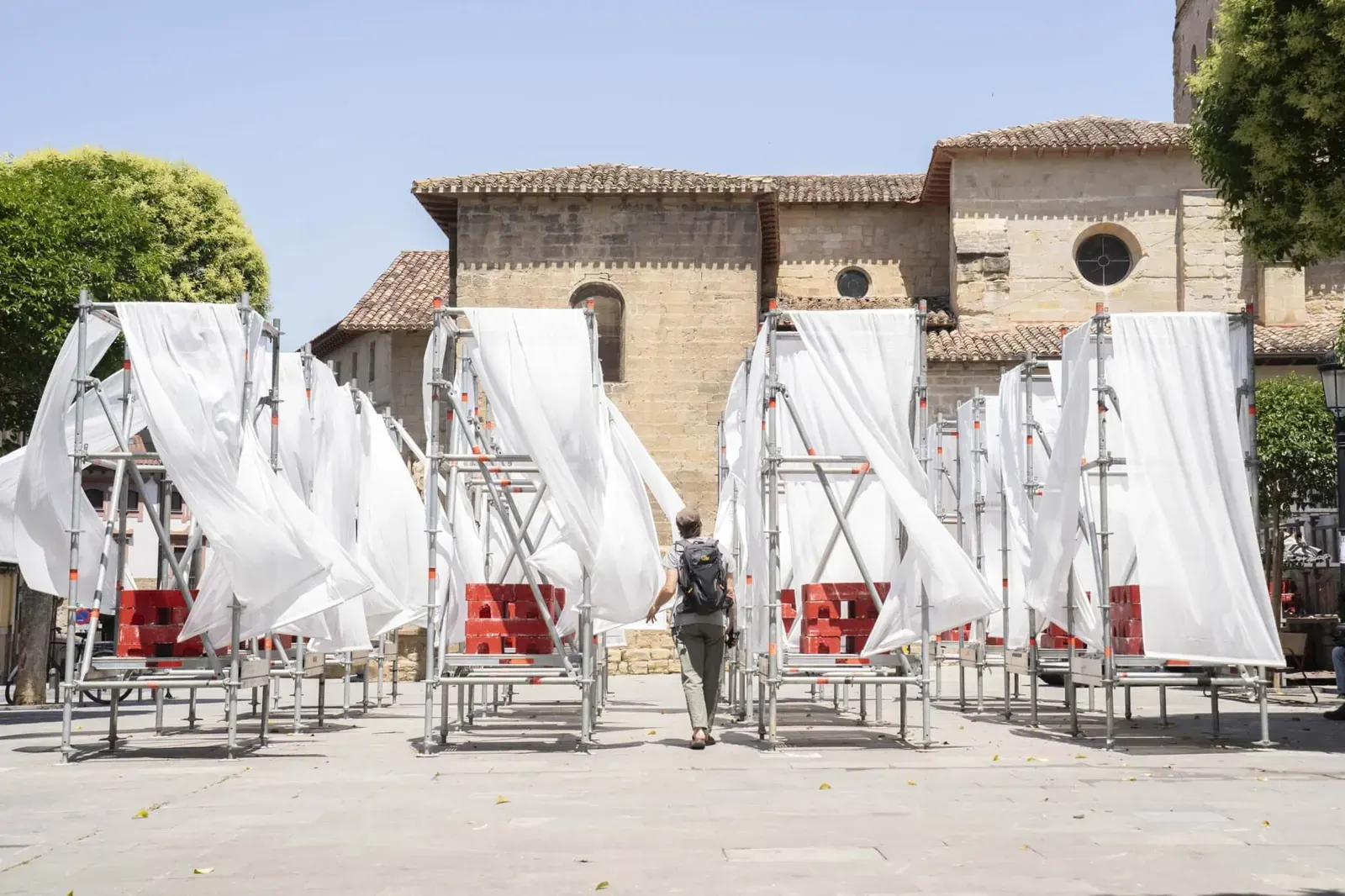 Various architectural installations set up in urban spaces at the Concéntrico festival.