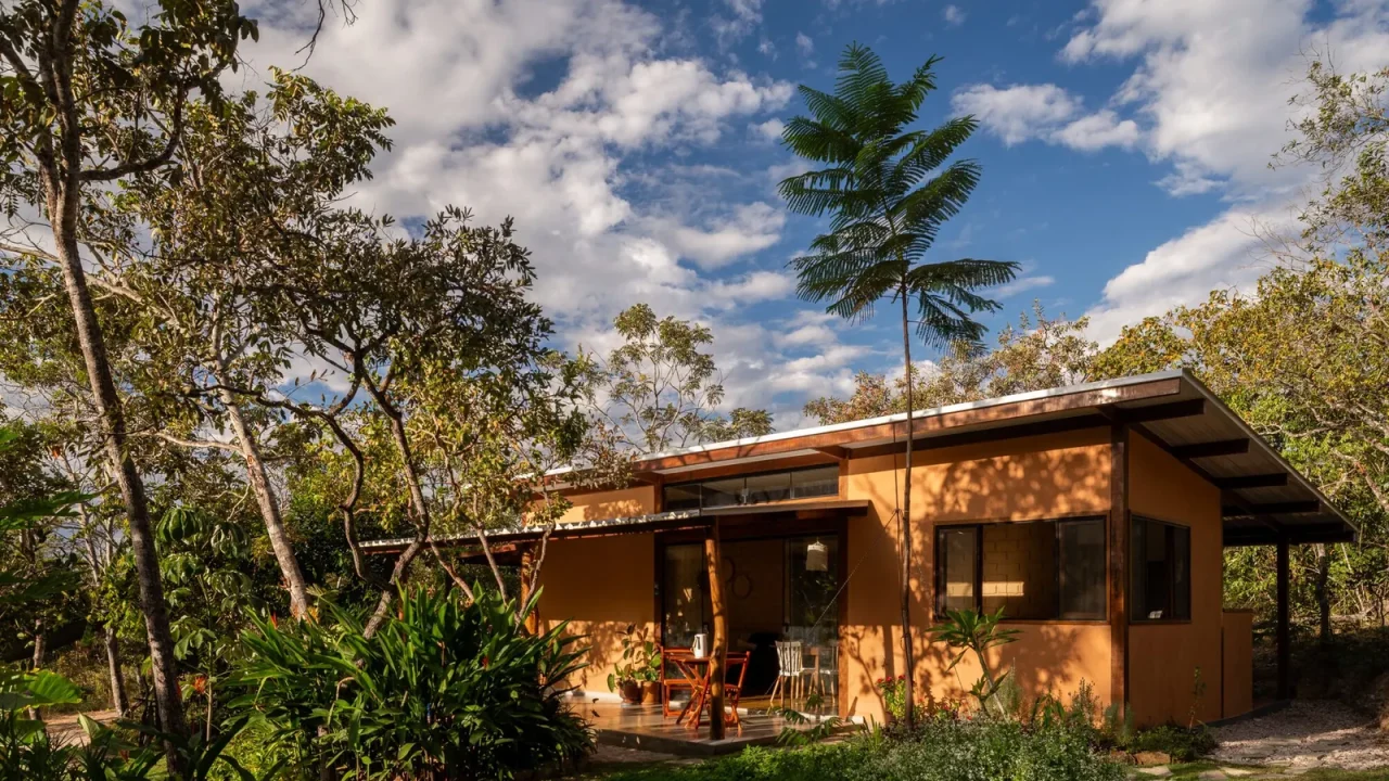 Mel House in Cavalcante: A Birth-Inspired Home Within the Cerrado