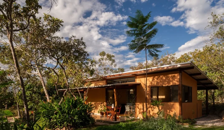 Mel House in Cavalcante: A Birth-Inspired Home Within the Cerrado