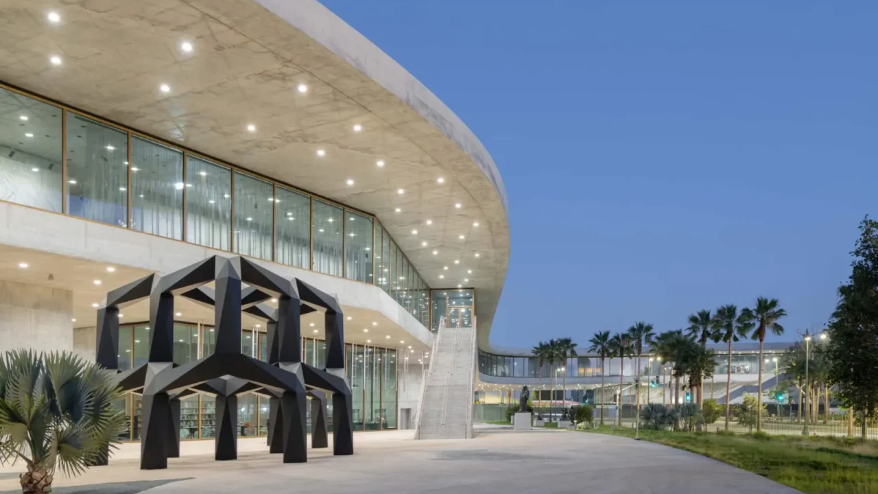 LACMA’s David Geffen Galleries Echoes Michael Heizer’s Land Art Precedents
