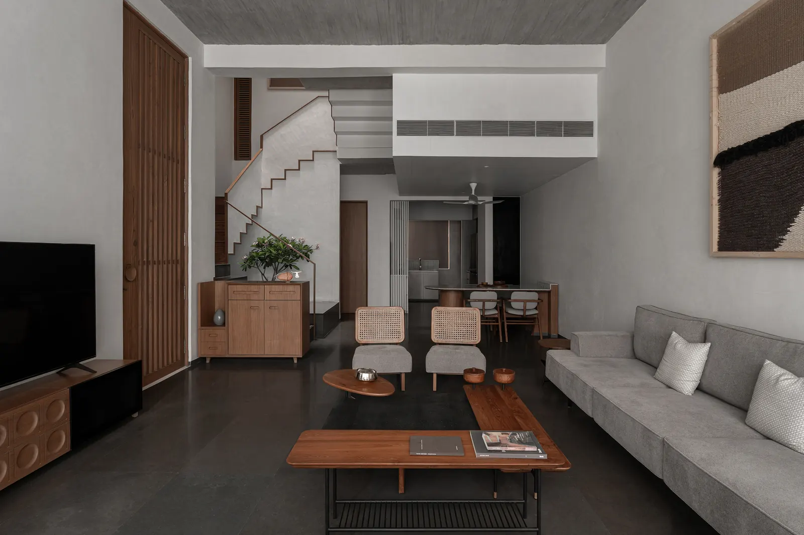 Exterior view of the Antarvan Residence, highlighting its solid and permeable facade.