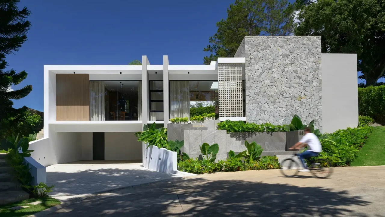 L.A. House by Emedos Proyectos Integrates with Dominican Republic Landscape