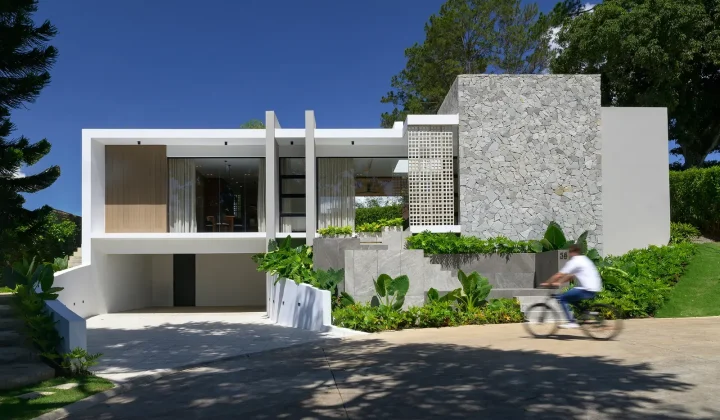 L.A. House by Emedos Proyectos Integrates with Dominican Republic Landscape