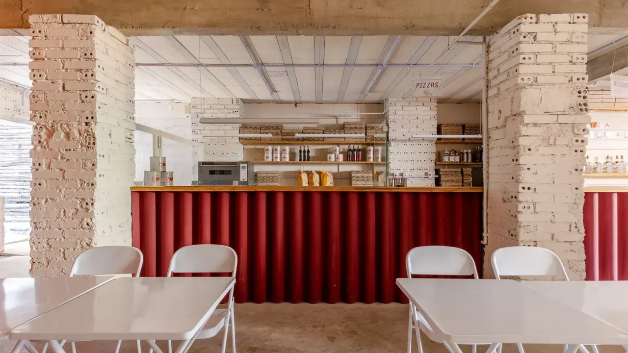 Cença Pizza Bar Revives a Historic Downtown Curitiba Building with Warm, Inviting Design