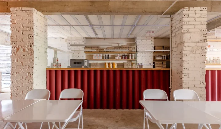 Cença Pizza Bar Revives a Historic Downtown Curitiba Building with Warm, Inviting Design