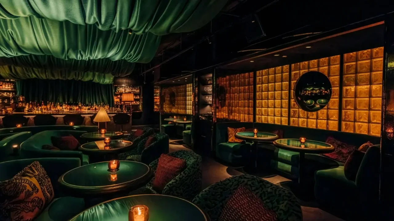 Kitty’s Cosmopolitan Club: Emerald Glamour Emerges in Chicago’s River North