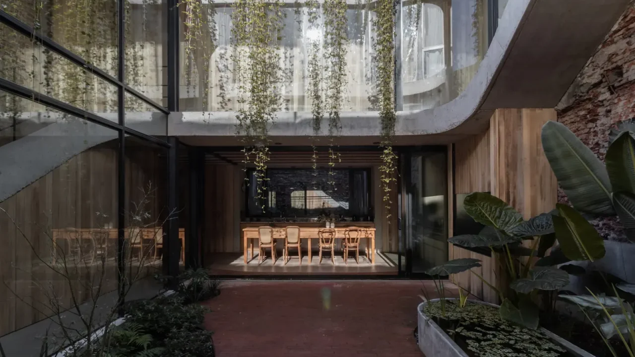 Rivera Paradise House Integrates Historic Urban Fabric with Contemporary Design