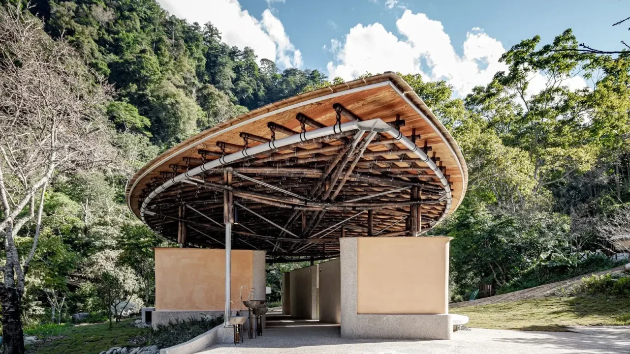 Protoplain Architects Revitalize Basianshan National Forest Restrooms with Bamboo