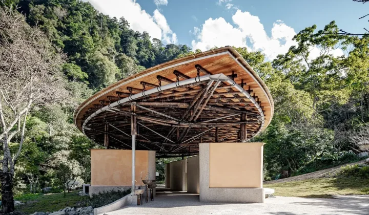 Protoplain Architects Revitalize Basianshan National Forest Restrooms with Bamboo