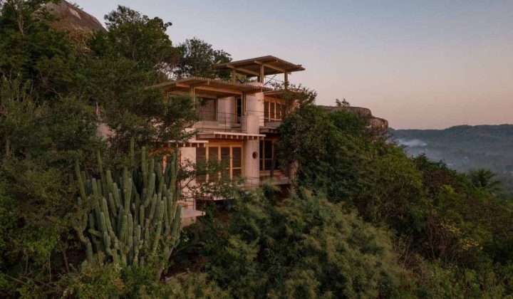 Studiofont Completes Casa Diez Pies on a Steep Cliff in Mazunte, Oaxaca