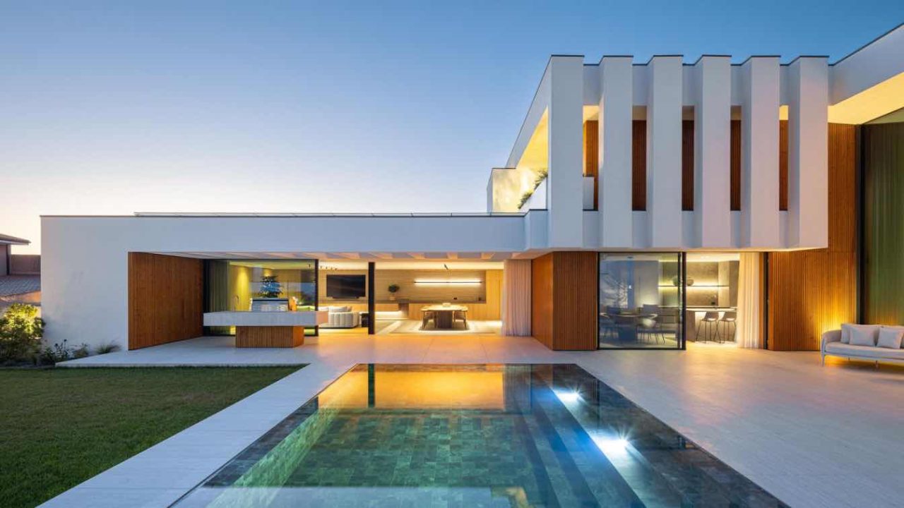 Casa FJ Reworks a Semi-Detached Housing Type in Póvoa de Varzim