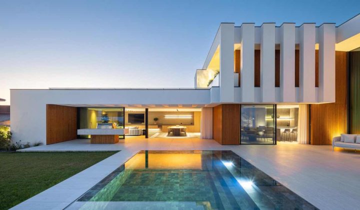 Casa FJ Reworks a Semi-Detached Housing Type in Póvoa de Varzim