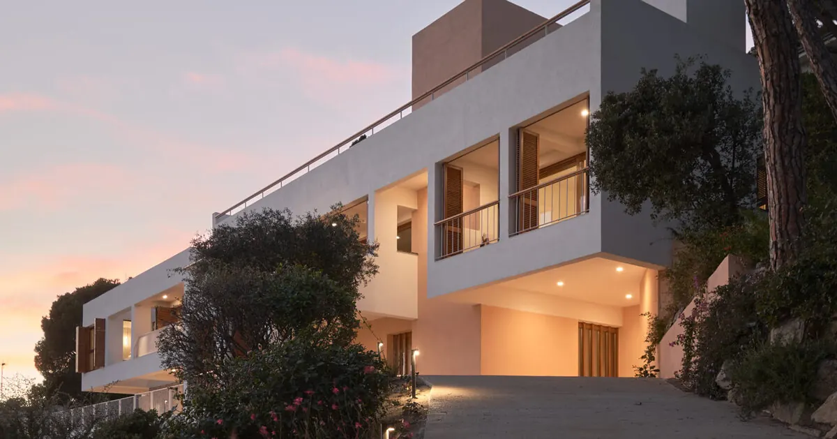 Exitprojectes completes restrained extension of Josep Lluís Sert’s Casa Blajot on the Catalan coast