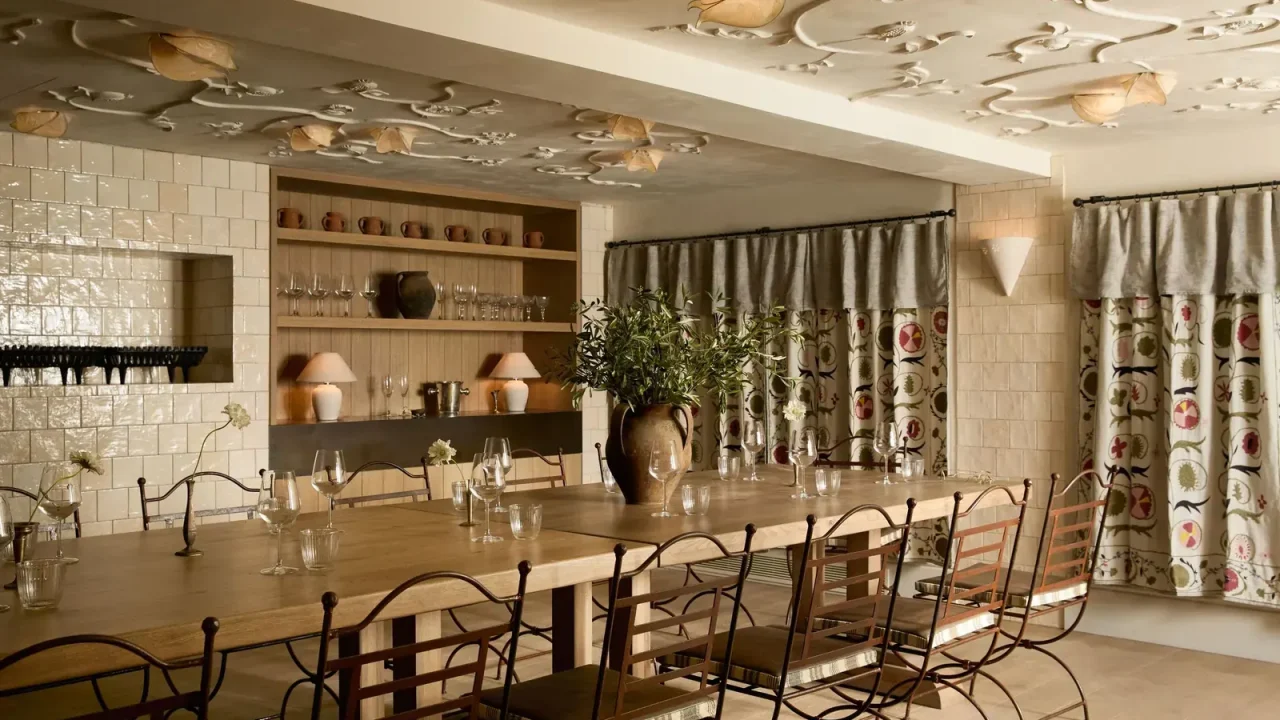 Former Notting Hill Bank Reimagined as Lebanese Brasserie Kinz