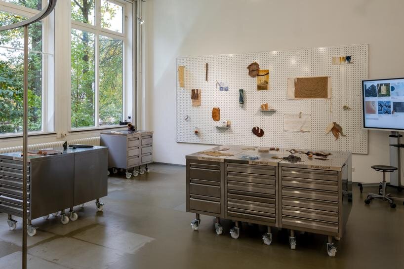 Digital Archive Catalogs Sustainable Materials from Mycelium to Algae for Creative Practices