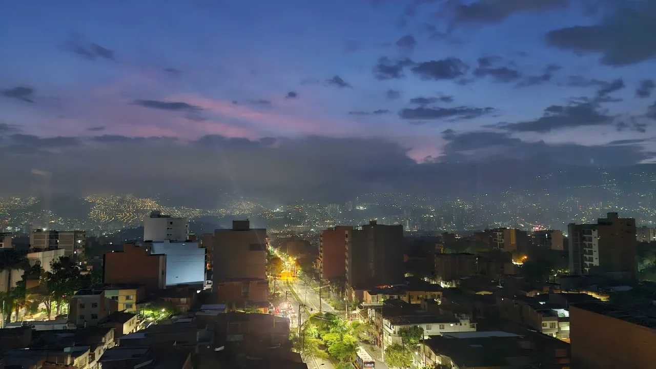 Store With A Gap: Studio Cadena opens up a former private building in Medellín