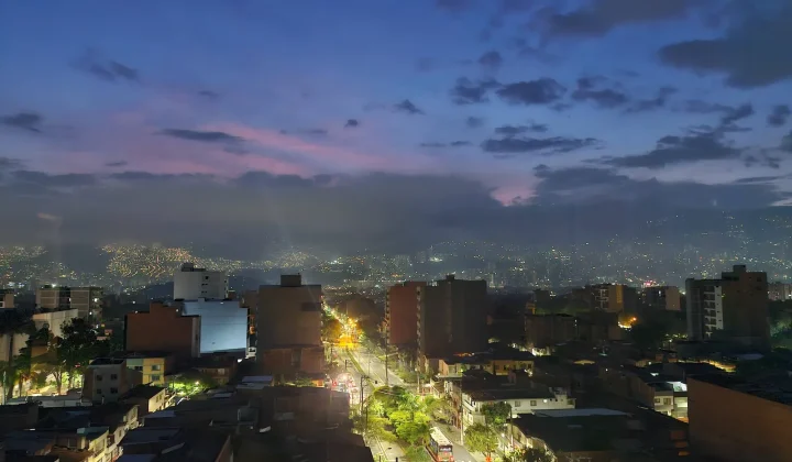 Store With A Gap: Studio Cadena opens up a former private building in Medellín