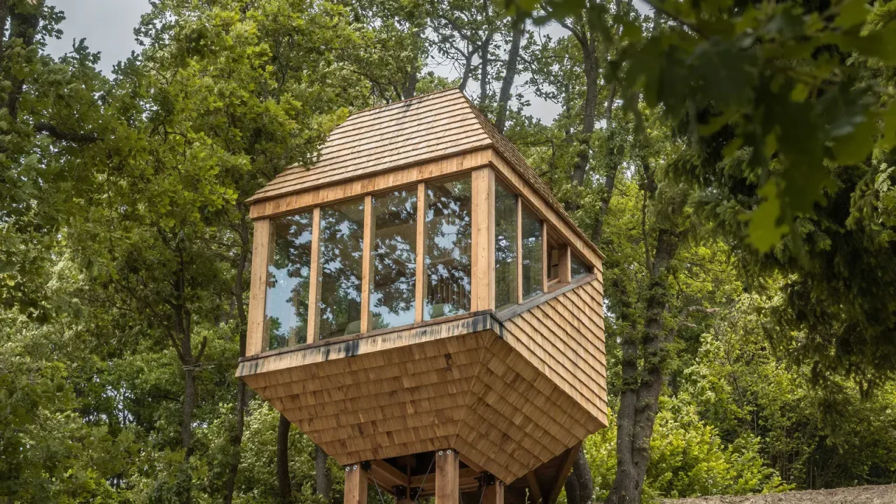 Studio Officina82 Completes TreeBOX Cabin as Part of Alpisella Alpine Recovery