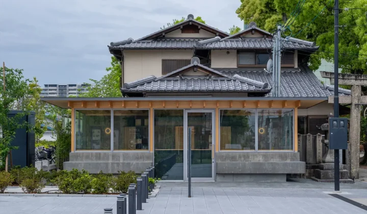 Cafe N+ by Horibe Associates Connects Shrine and Theater in Takatsuki