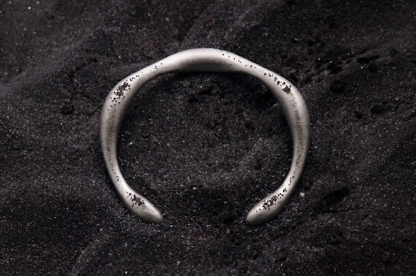 Futurewave’s Arc Silver Bracelet Uses a Gentle Vibration to Curb Phone Overuse