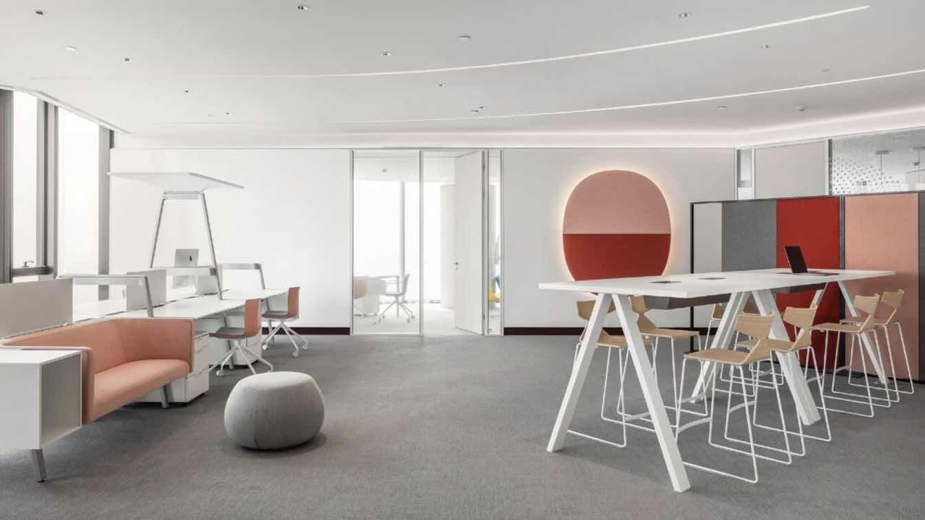 Folded steel staircase and elliptical waiting area with terrazzo bar counter and warm-toned furnishings in the HONG Designworks private office in Xi’an