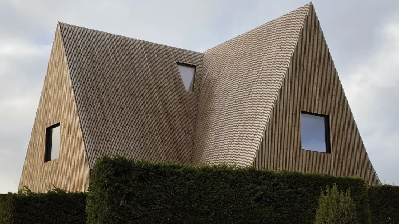 Vantieghem Talebi’s ‘House of Cards’ Brings Timber Geometry to Belgian Family Home