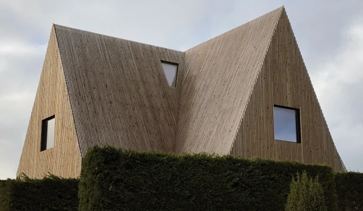 Vantieghem Talebi’s ‘House of Cards’ Brings Timber Geometry to Belgian Family Home